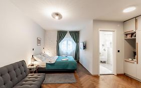 Domestic House Lola